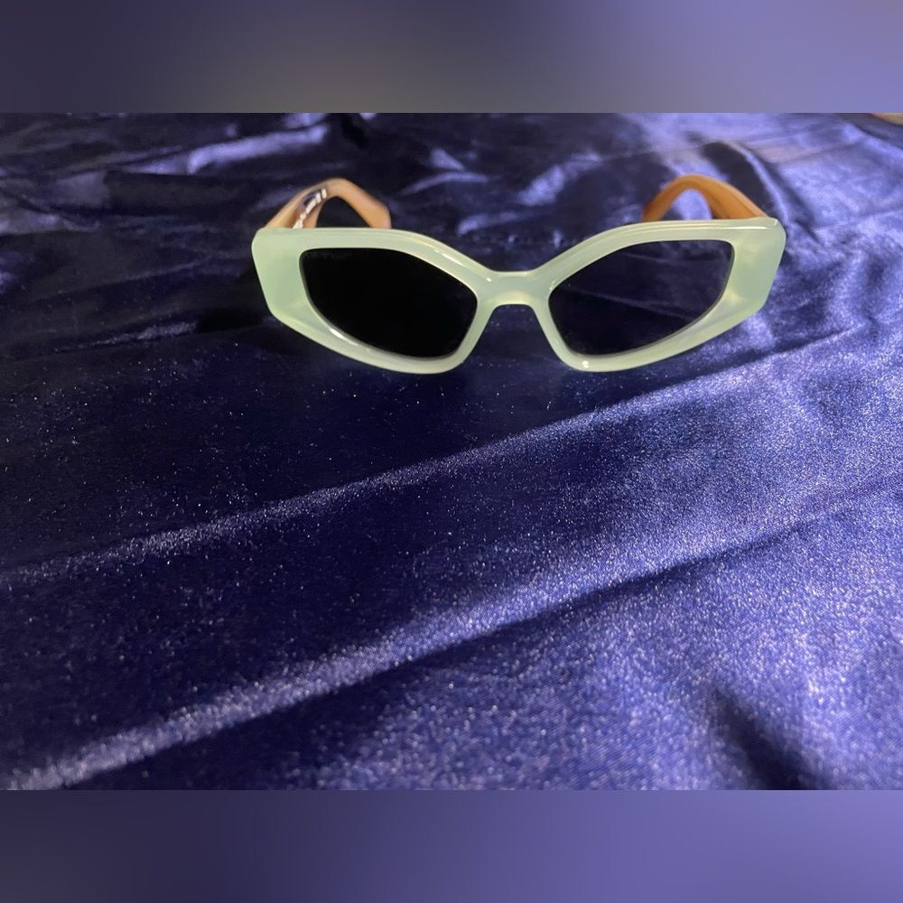 2 Item Bundle Off White Sunglasses - Yves Saint Laurent Teeshirt - Large - Blue